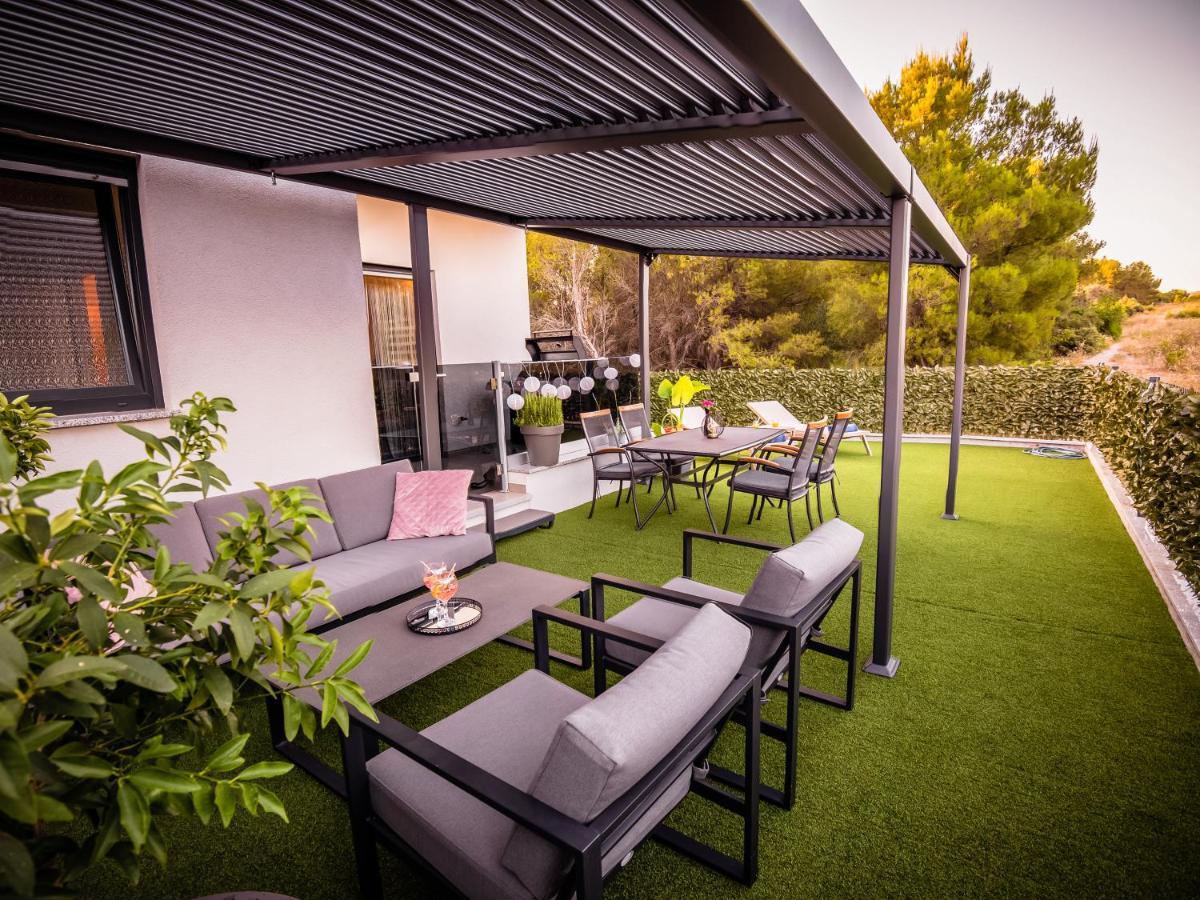 My Adriatic Place With Private Garden And Garage 希贝尼克 外观 照片